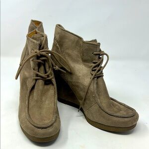 Nine West Tan Suede-Like Wedge Ankle Boots Size 8 Excellent Condition